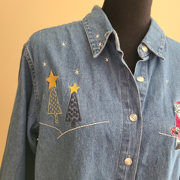🎄Vintage Christmas Embroidered Button Down Denim Shirt Size Large - Picture 3 of 8